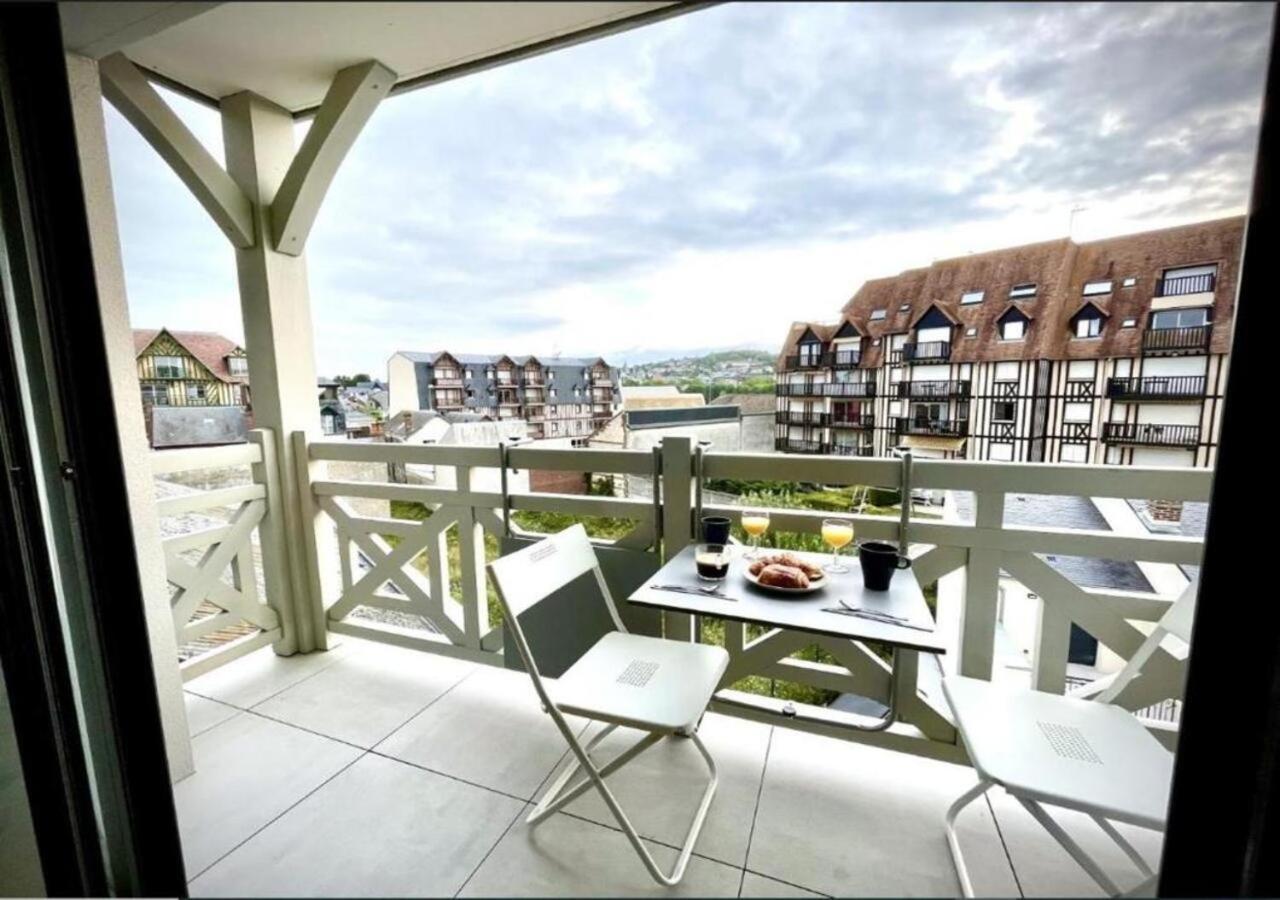 Sejour Authentique - Balcon, Parking & Wifi Ultra-Rapide Apartman Deauville Kültér fotó
